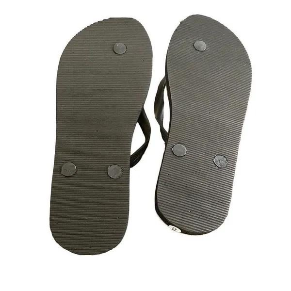 Women’s Giraffe Design Flip Flops Size 8 - Image 5
