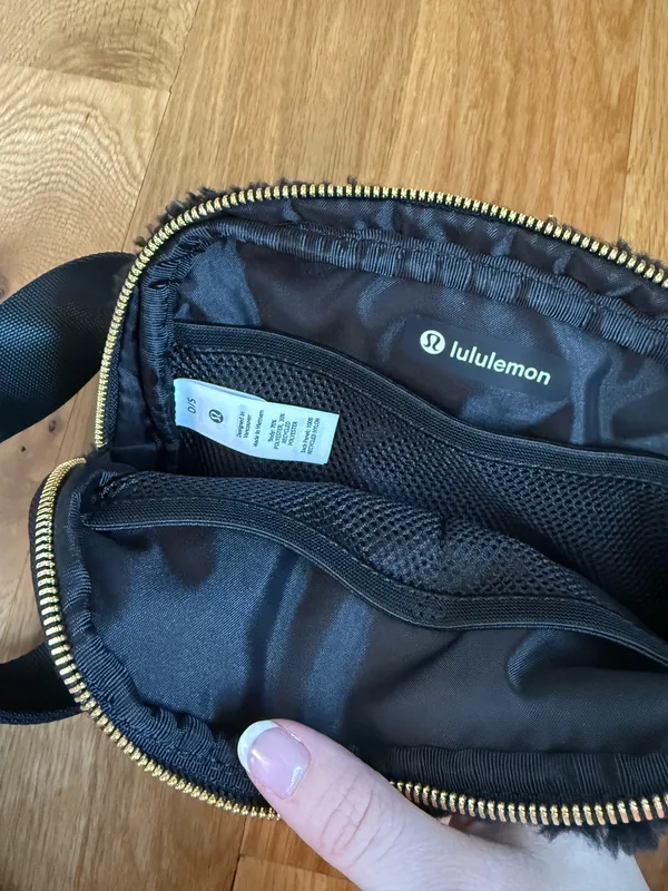 Lululemon Belt Bag Fleece Black - Image 4