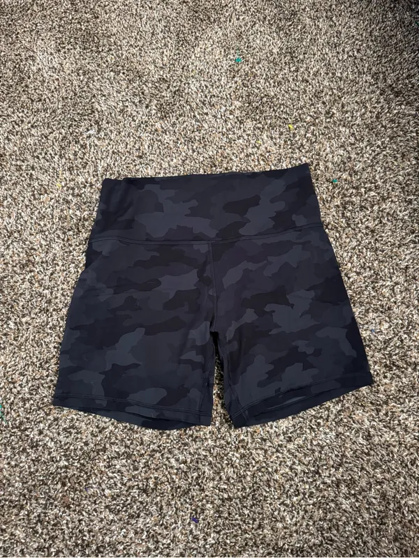 lululemon Align™ high rise Short 6” sz 12 black camo athleisure yoga hike - Image 4