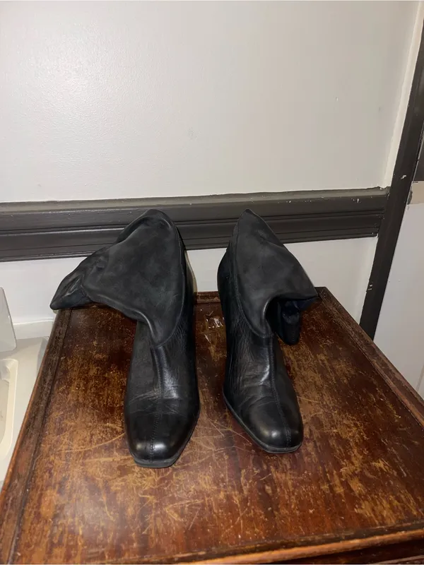 Worthington Black Mid-Calf Ruched Leather Heeled Boots - Sz 8.5M - Image 5