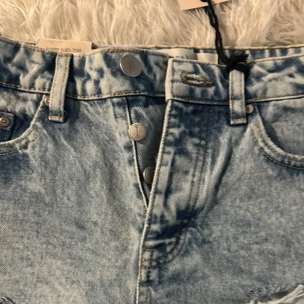 Othr Light Blue Jean Shorts Size 27 - Image 4