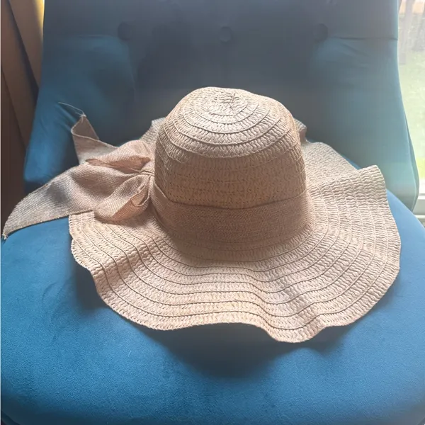 Elegant Tan Sun Hat with Bow - Image 2
