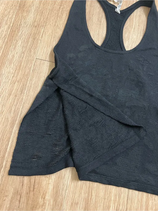 ALO Yoga Black Lace-Texture Cropped Racerback Tank - Image 5
