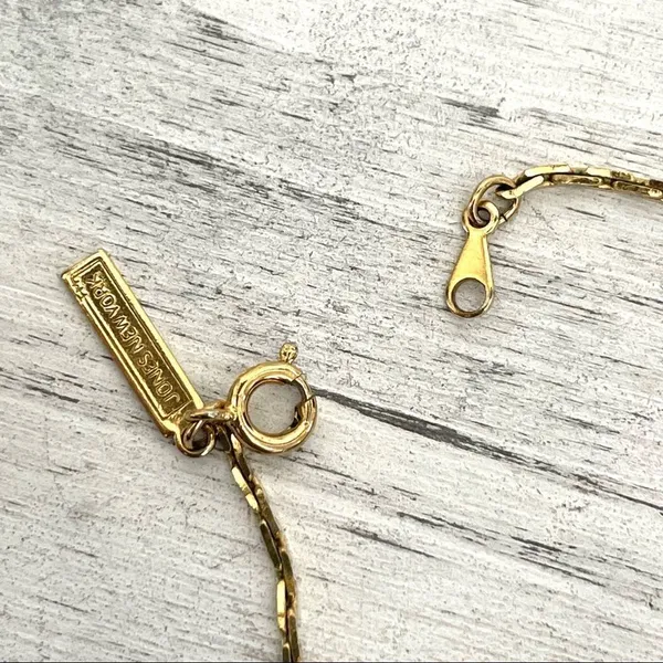 Jones New York gold tone small square pendant necklace - Image 7