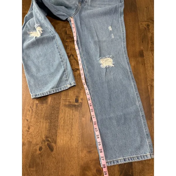 EUC‎ Womens Wrangler distressed high rise straight jeans size 30x28 - Image 3