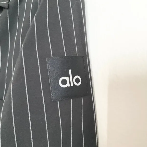 Alo Yoga Pinstripe Daylight Button Down Long Sleeve Black/Titanium XS - Image 4