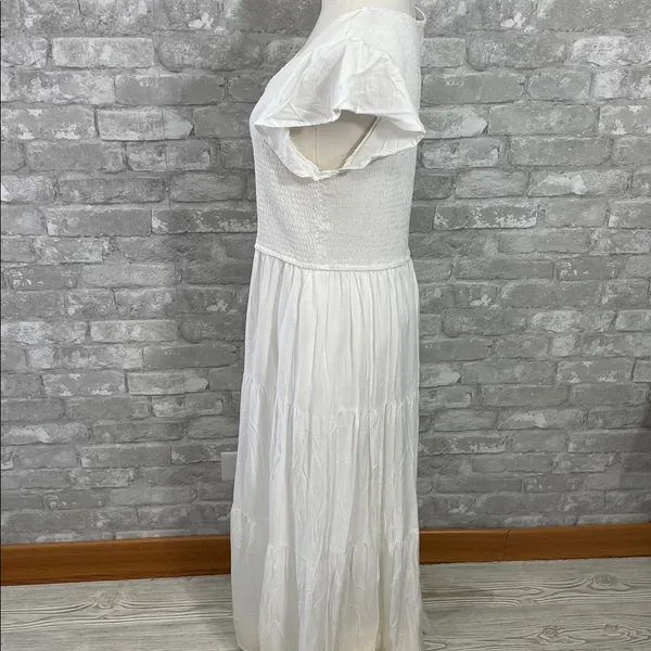 Meroketty White smocked V-neck tiered midi dress - Image 4