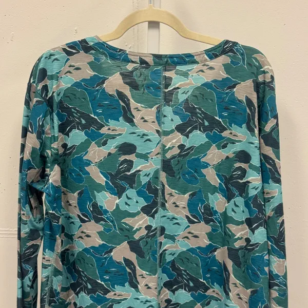 L.L. Bean Women's XL Blue Green Abstract Camo Print V-Neck Long Sleeve Top - Image 5