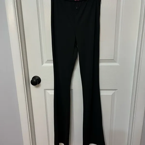 NWOT Edikted Aliyah STRAP FLARE PANTS black‎ size small - Image 6
