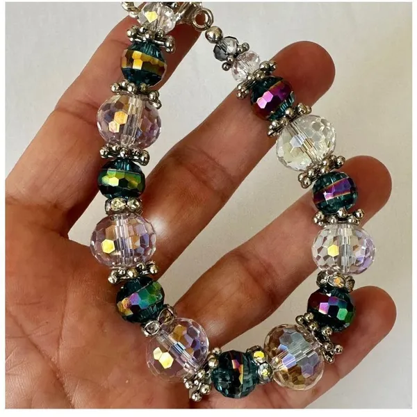 Clear and iridescent crystal beaded bracelet - Image 6