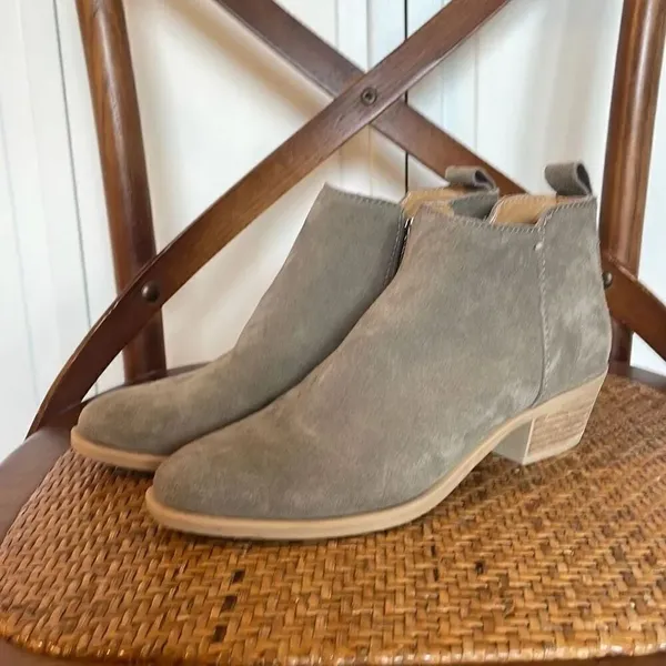 Dolce vita grey suede booties size 6 Gray - Image 2
