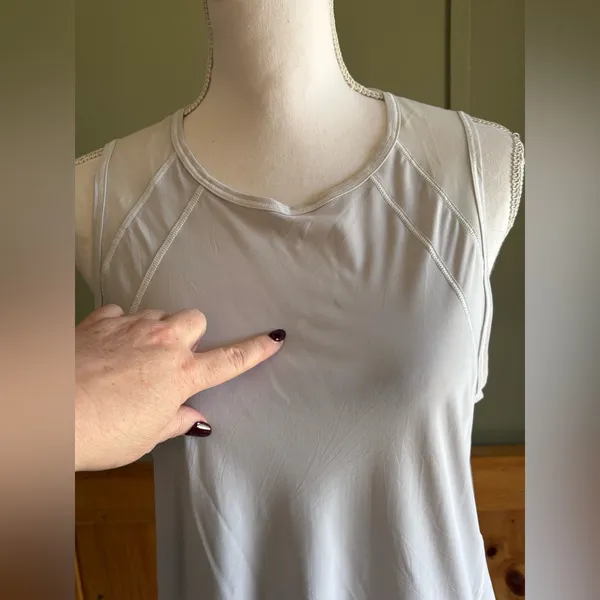 Lululemon sculpt tank top with back vent size 8 - Image 3