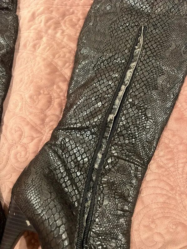 Pointed Toe High Heel Knee Boots in Black Snakeskin - Image 3