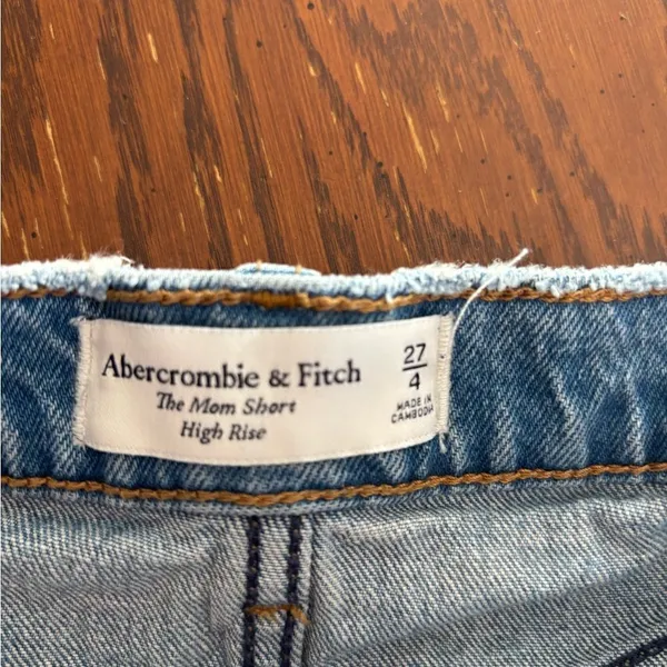 Abercrombie & Fitch The Mom Short High Rise Size 27/4 Medium Wash - Image 2