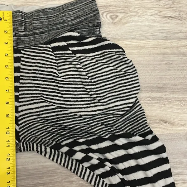 The Hanger Black & White Alternating Stripe Pattern Stretchy Pull On Pants M/L - Image 9