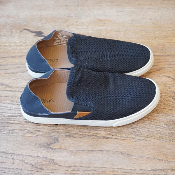 OluKai Women's Size 7.5 Pehuea Slip On Sneakers Navy Excellent Mesh Drop-In Heel - Image 2