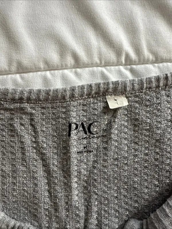 PacSun Gray Waffle V-Neck Cropped Tee - Image 2