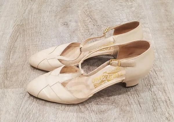 Salvatore Ferragamo Beige Leather Heels Made in Italy - Image 3