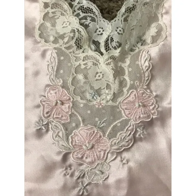 Vintage light pink sleep top with adorable dainty lace, bead, and flower details - Image 9