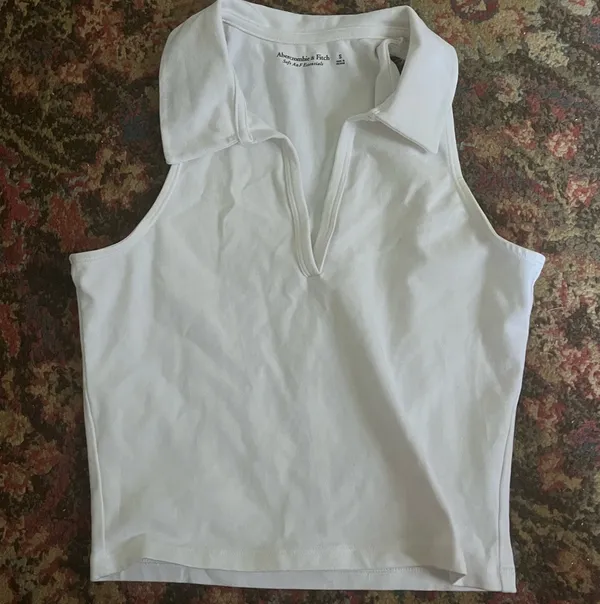 Abercrombie V-Neck Collared Crop Top - Image 4