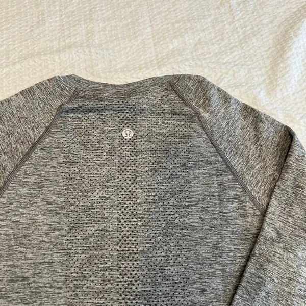 Lululemon swiftly tech long sleeve 2.0 size 4 women - Image 6