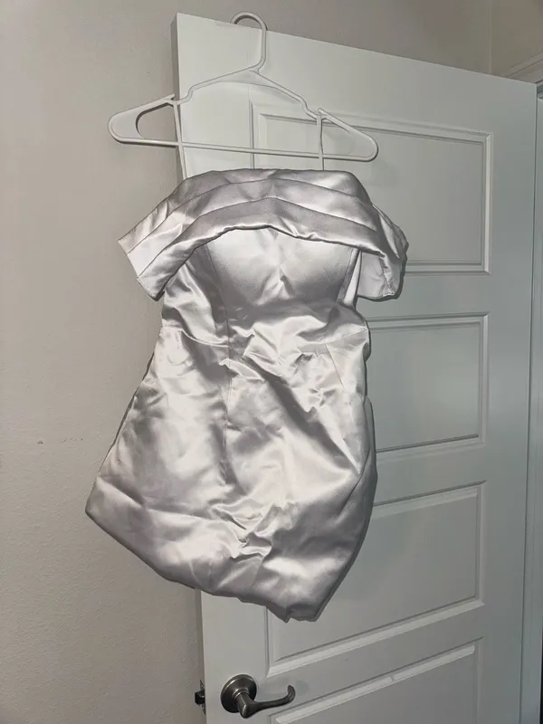 White Mini Dress with Detachable Bow - Image 2