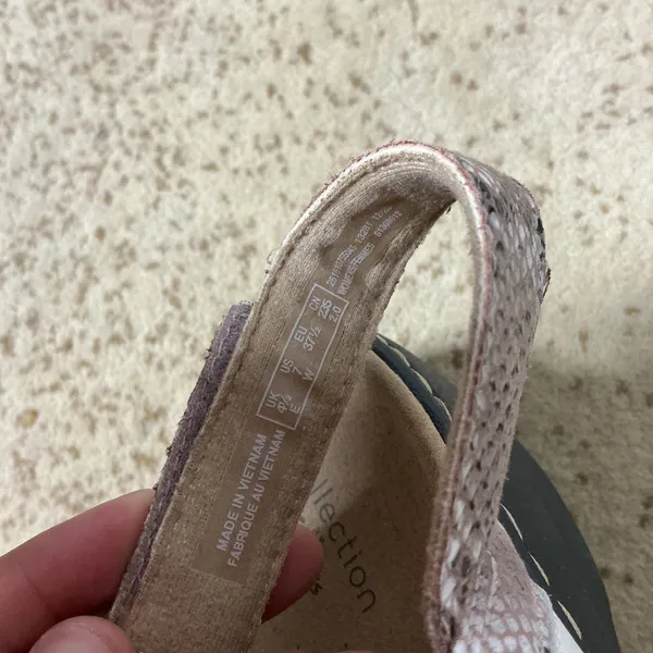 Clarks Snakeskin Wedge Sandals Womens 7 White‎ Mauve Arla Glison Comfort Strappy - Image 2