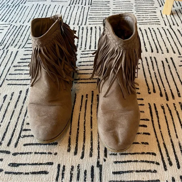 J. Adams Bree Taupe Suede Fringe Western Ankle Boots Size 10 - Image 2