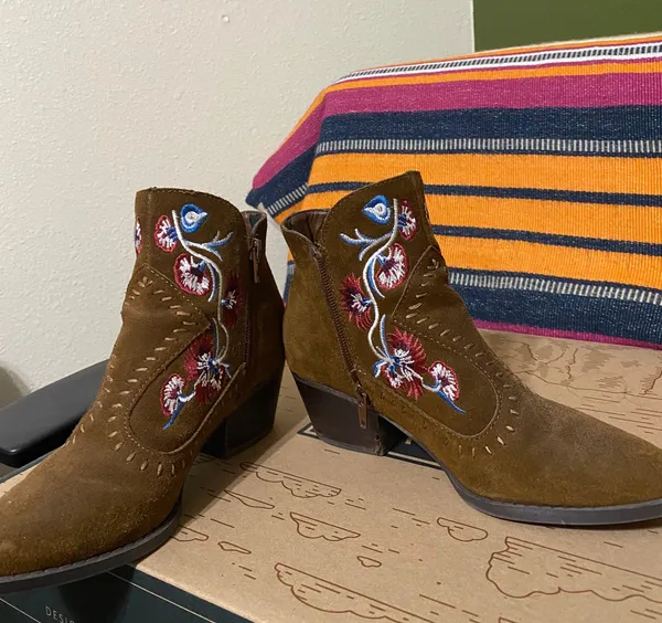 Carlos Santana Embroidered Western Booties - Image 3