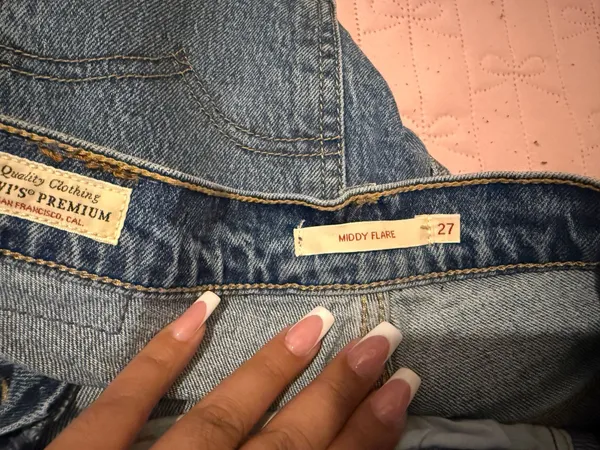 Middy Flare Levi’s Jeans - Image 3