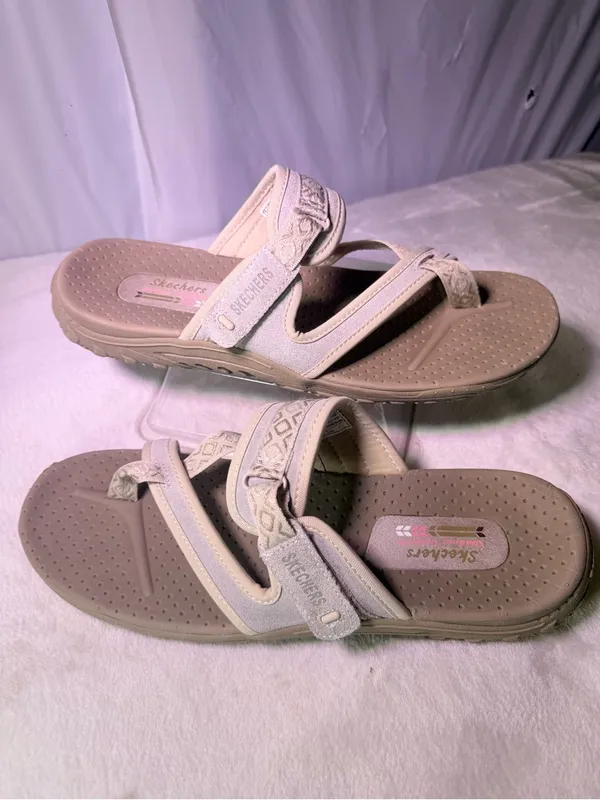 Skechers Women's Light Beige Open-Toe Slide Sandal with Pink Accent - Image 3