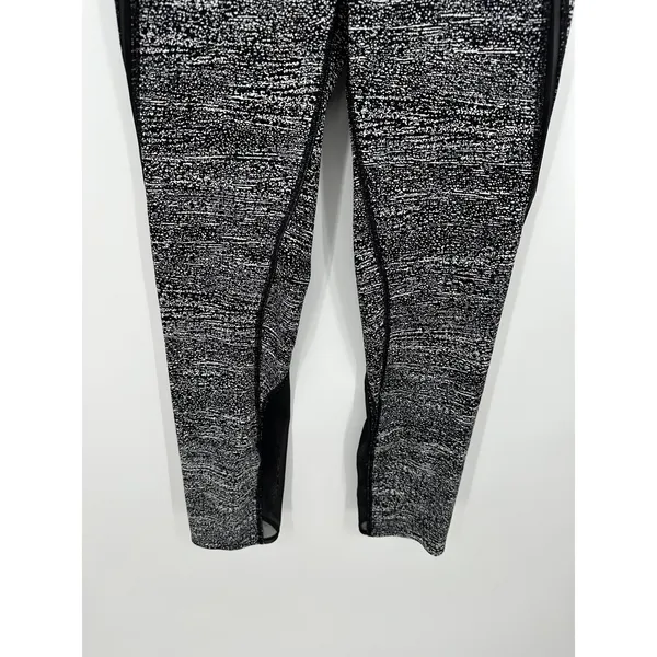 Lululemon Pace Perfect Air Time White Black 7/8 Tight‎ Leggings Women's Size 6 - Image 3