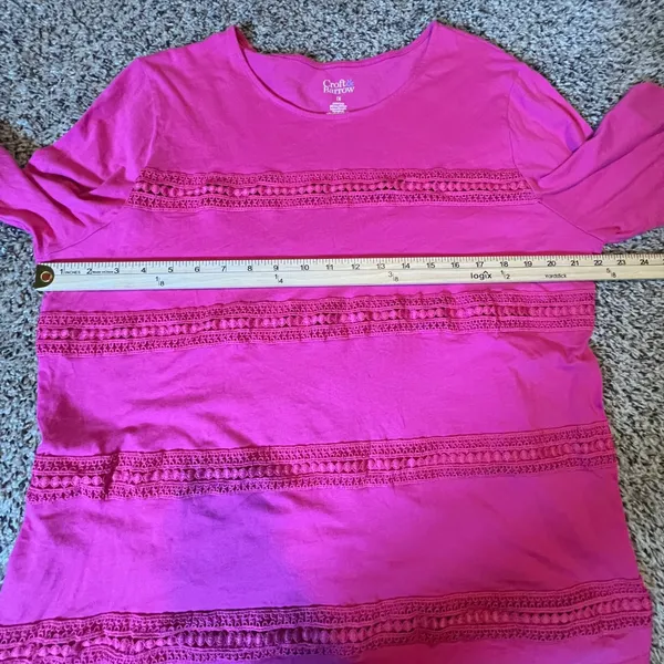 Croft & Barrow Womens 1X Magenta‎ Pink Crochet Lace Long Sleeve Top Blouse - Image 4