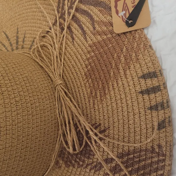Wide-brimmed beach or field hat. Made mainly of straw. - Image 6