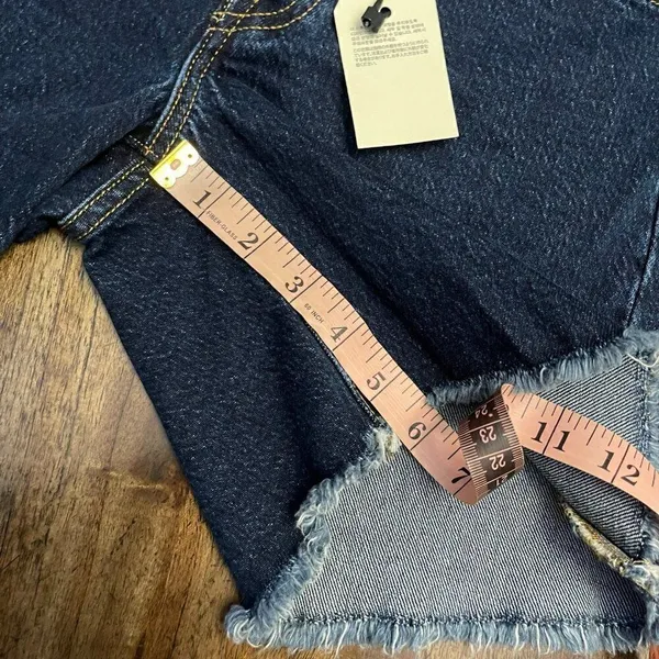 Levi's 501 Mid-Thigh Denim Shorts Size 24 - Image 7