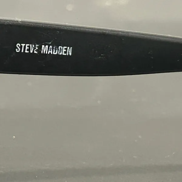 Steve Madden Black Sunglasses Sleek Design UV Protection - Image 6