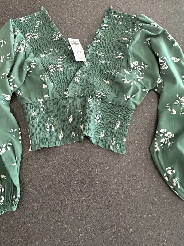 Abercrombie & Fitch NWT Green Floral Smocked V-Neck Long Sleeve Crop Top Blouse - Image 10