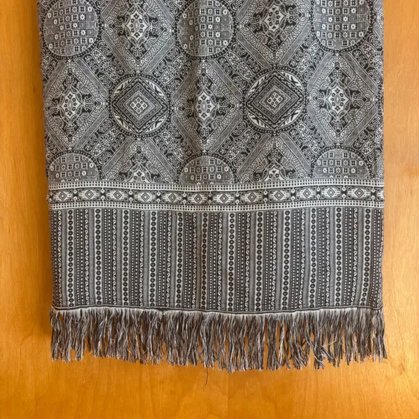Dressbarn Maxi Skirt S Gray White Black Fringe Tile‎ Print Rayon Blend - Image 2