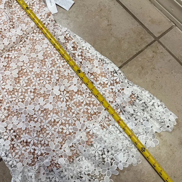 Donna Morgan White Floral Crochet Tan Lined One Shoulder Ruffle Mini Dress Sz 8 - Image 4