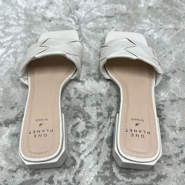 Qupid size 6 cream colored Woven Strap Slide Heeled Sandals EUC No box - Image 6