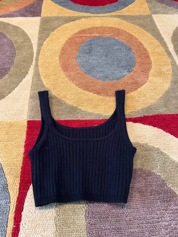 Aritzia Wilfred Black Basic Sweater Ribbed Crop Tank Top Size Small - Image 3