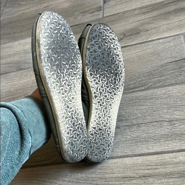 Toms Olive Green Flats - Image 6