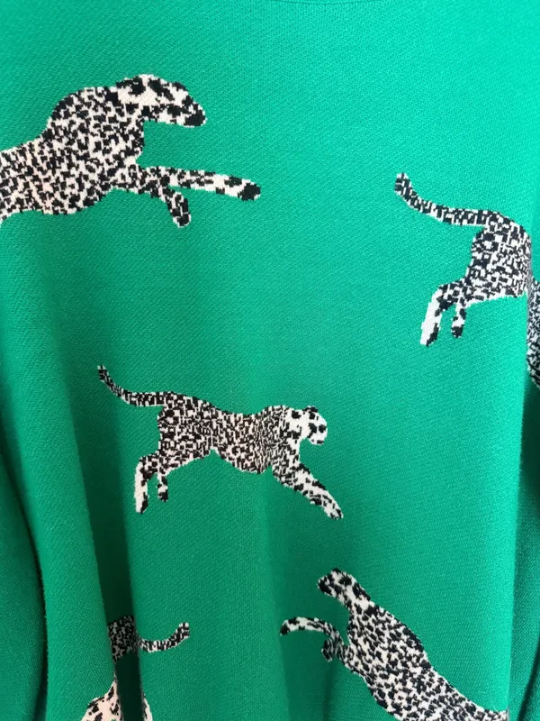 Green cheetah sweater Size M - Image 2