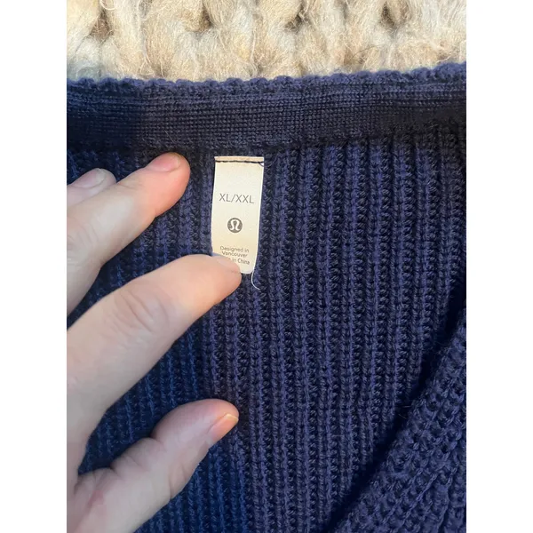 Lululemon merino wool blue v neck sweater size xl/xxl - Image 2