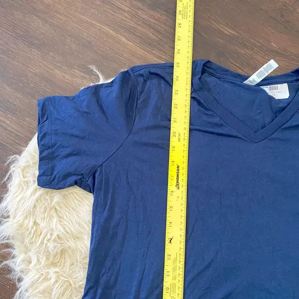 New unworn Dark Blue V-neck T-shirt XL Bella Canvas - Image 5
