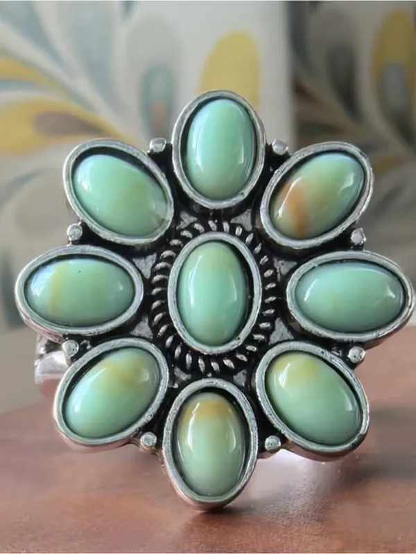 Women’s Gorgeous Vintage Design Stainless Steel Flower Design Ring - Size 7 - Image 5