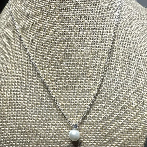 Faux pearl pendant necklace - Image 2