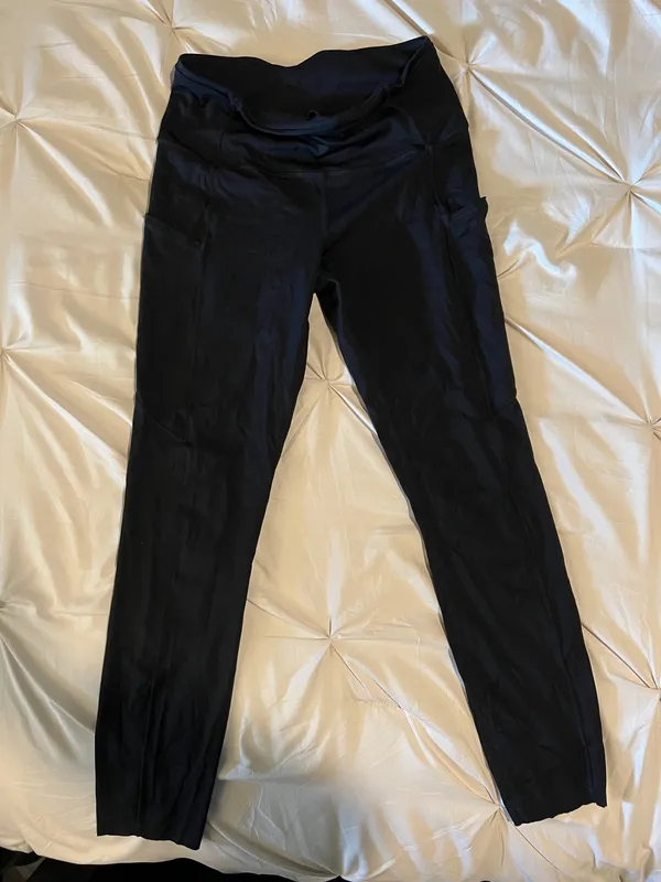 Lululemon Leggings 25" Mid-Rise Black Tight pockets - Image 4