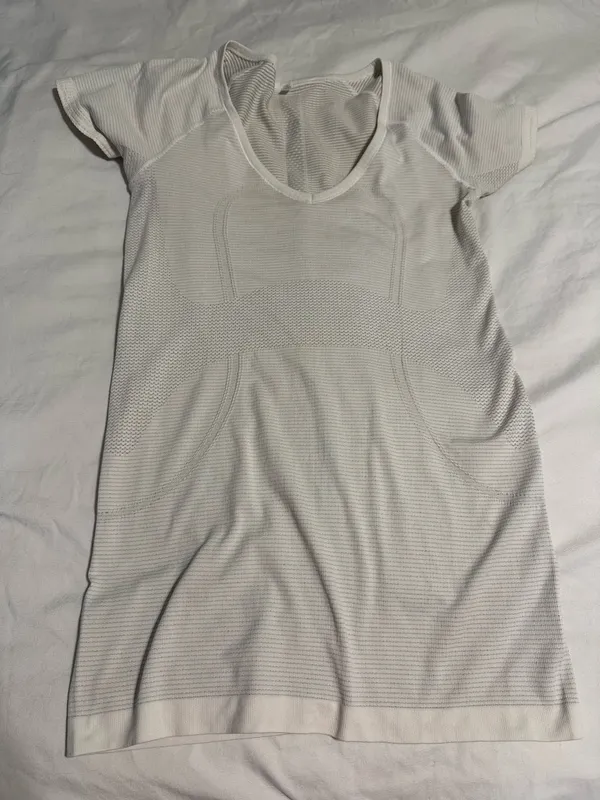Lululemon Swiftly Tech V-Neck - Image 4