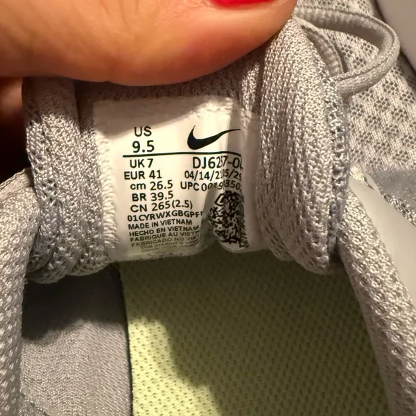 Nike Light Gray Sneakers - Image 3